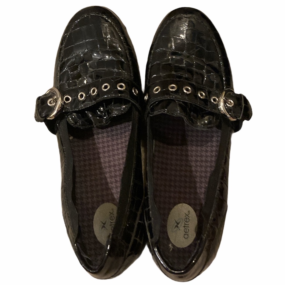 AETREX sz8.5 shiny black croc embossed pattern